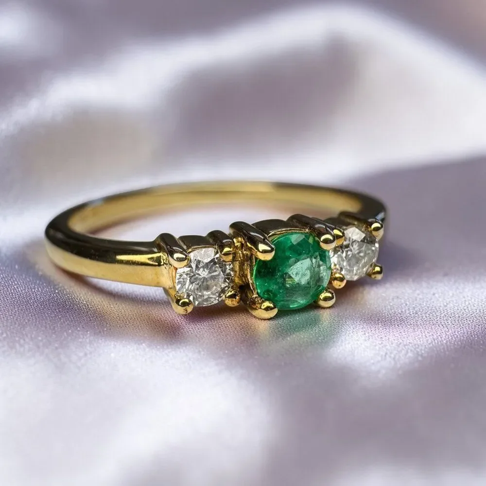 ESTATE- 10K Gold- Natural Emerald & Diamond Ring- Three Stone 1/4ct-Size 8 -2.2g